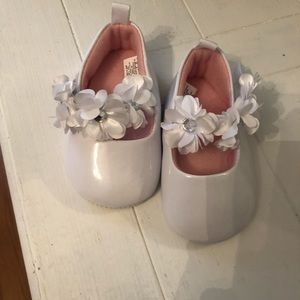 Baby shoes white size 3-6 month